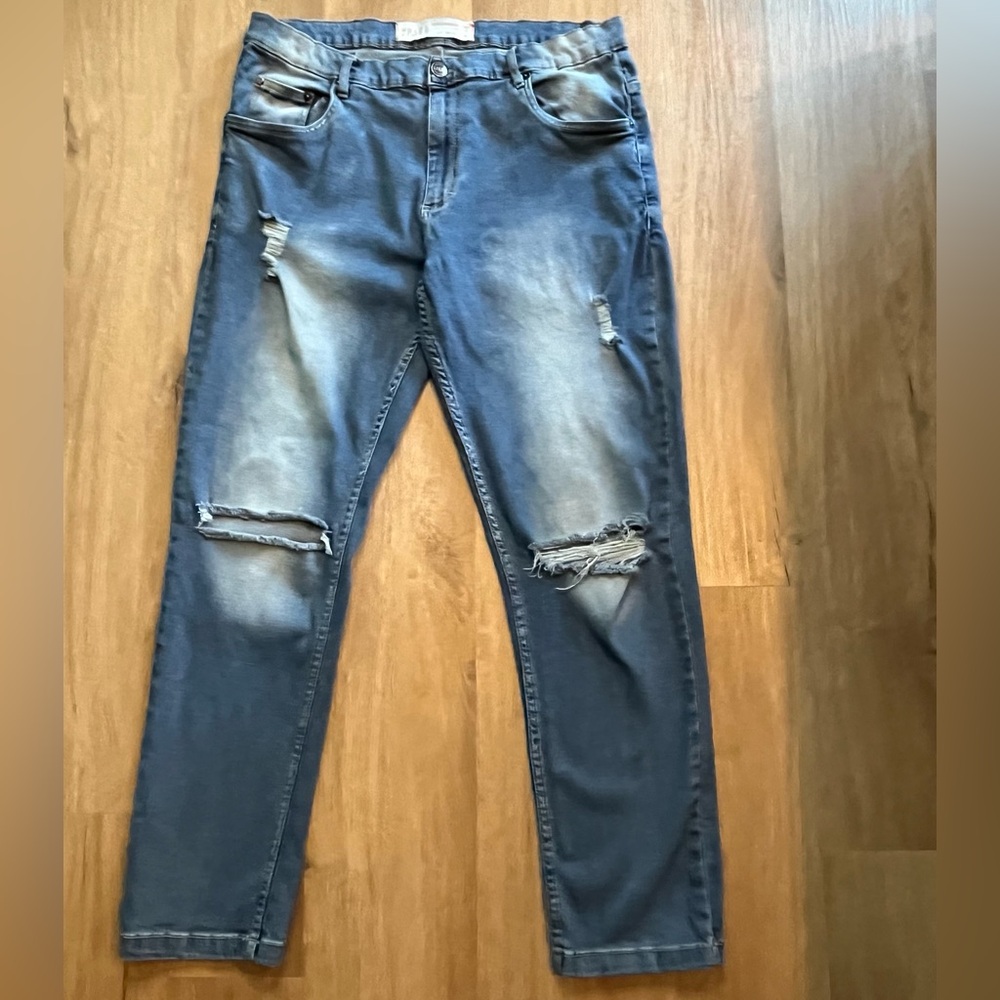 SPARK Men's Premium Denim Studio Collection Jeans, Distressed Lt Wash 40 X32
